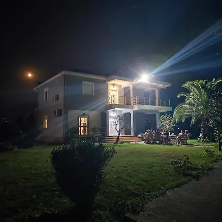 ヴィラ Ilirian Lac